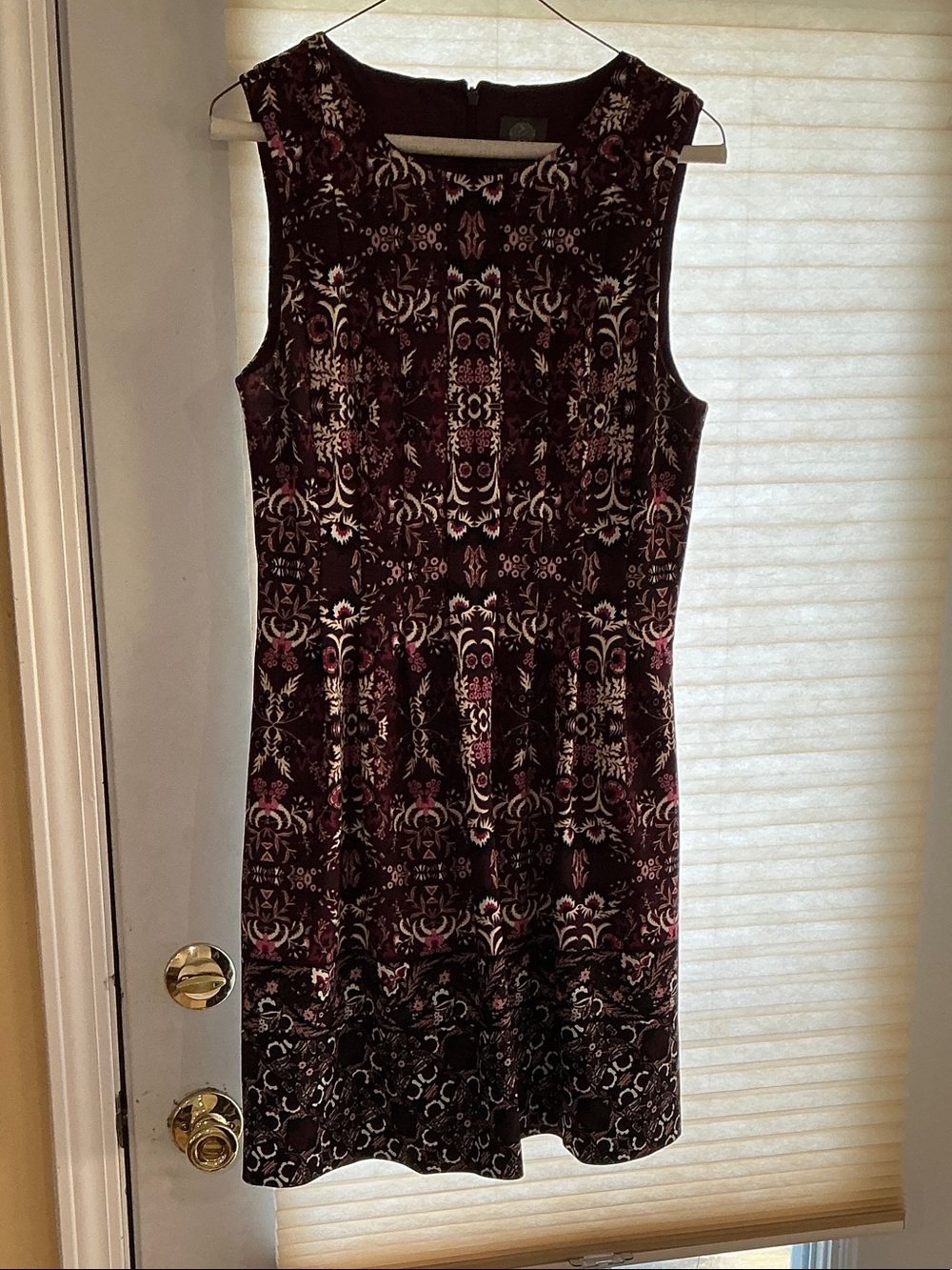 Vince Camuto flattering sleeveless dress in magenta size 8.